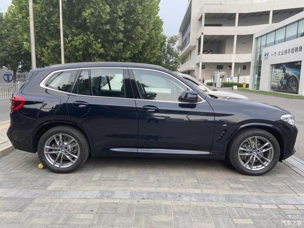 终于提车啦,宝马x3 xdrive25i碳黑一车双色