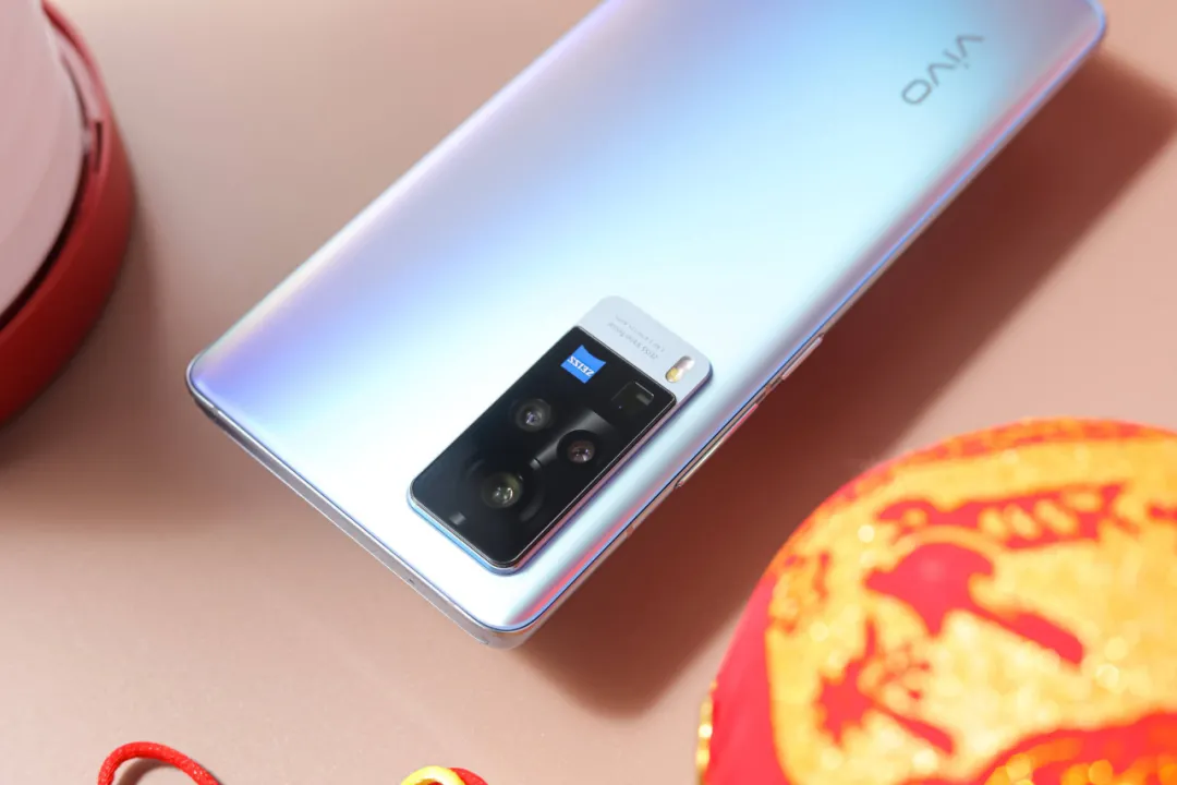 从今日头条发布的2021年1月手机功能榜来看,vivo x60的"全场景智慧