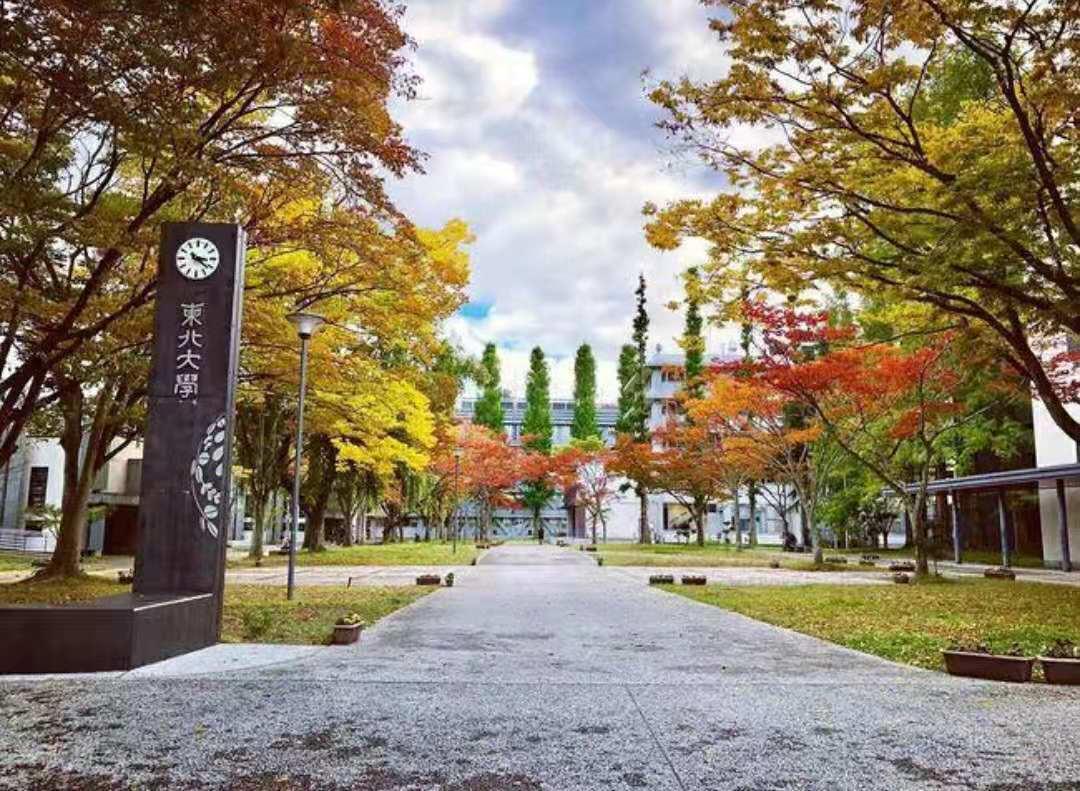 1902年,鲁迅东渡日本,开始在东京弘文学院补习日语,后来进入仙台医学