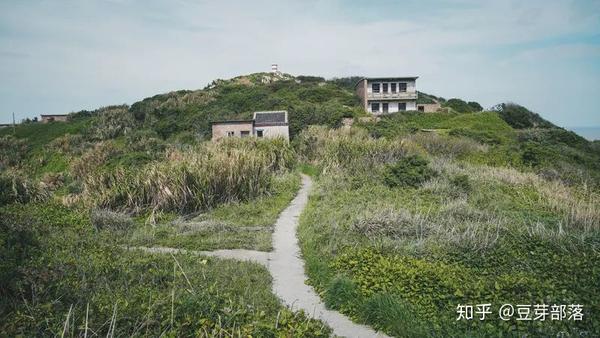 嵊泗大大小小的海岛不少多数人在上了泗礁本岛之后都会选择去往花鸟岛