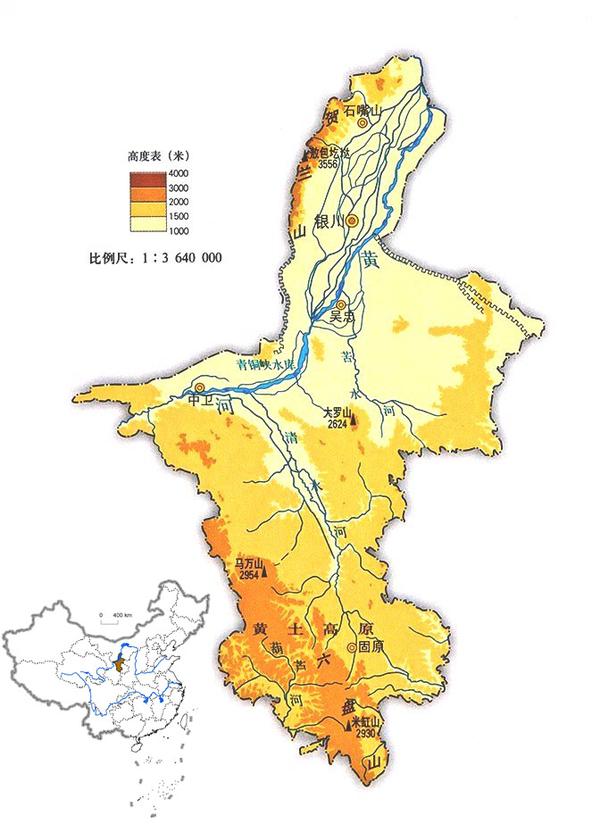 贺兰山位于宁夏和内蒙交界处,最高峰3556米,正好挡住了沙漠的继续前进