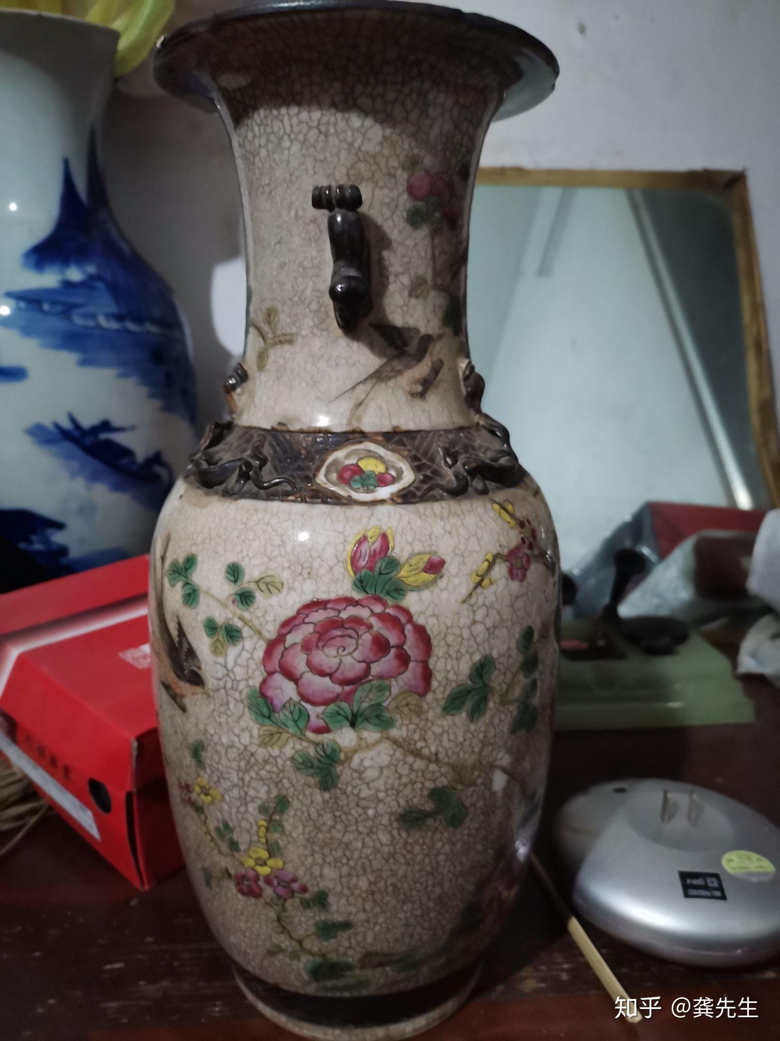 成化年的斗彩花瓶