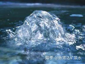 纯净水天然水富锶水一文说清它们的区别