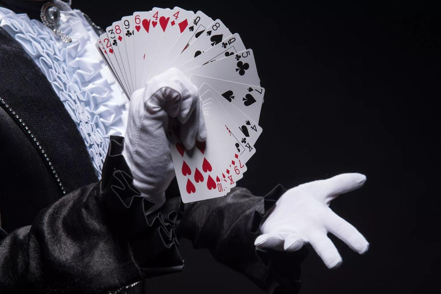 揭秘魔术扑克牌密码扑克怎样用一副扑克欺骗观众