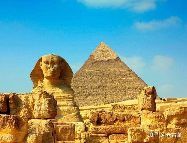 他是古埃及第四王朝法老,在位时修建狮身人面像,胡夫金字塔就是他老爸