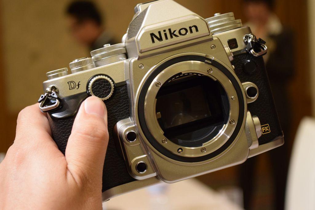 这是尼康z8微单相机吗