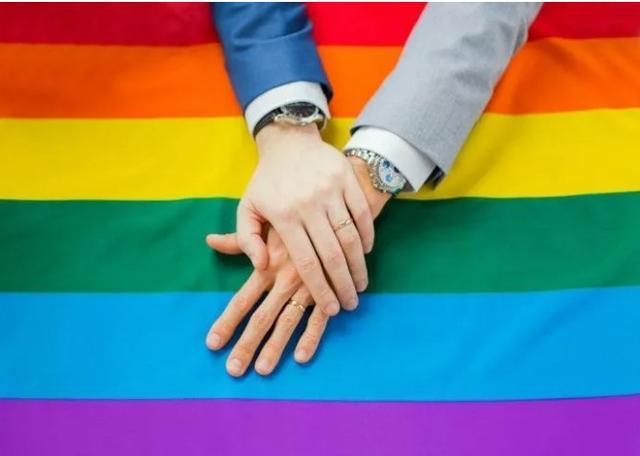 而每年6月份,lgbtq群体都会以多姿多彩的方式庆祝"同志骄傲月"(pride