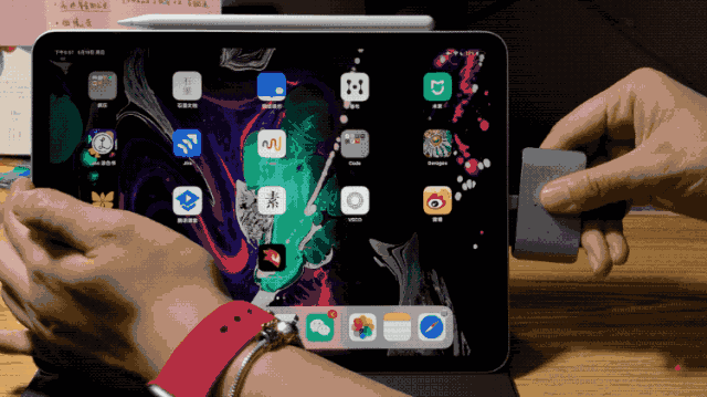 1a1c 两个口,可以充 apple watch,手机,airpods,相机,ipad pro,(usb-c