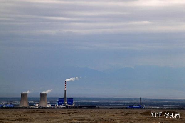 艾丁湖是一个湖,也是附近的一个乡的名称. 艾丁湖乡海拔-96米.