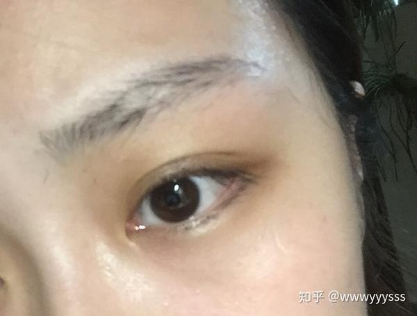 淡妆的眼影该怎样画?
