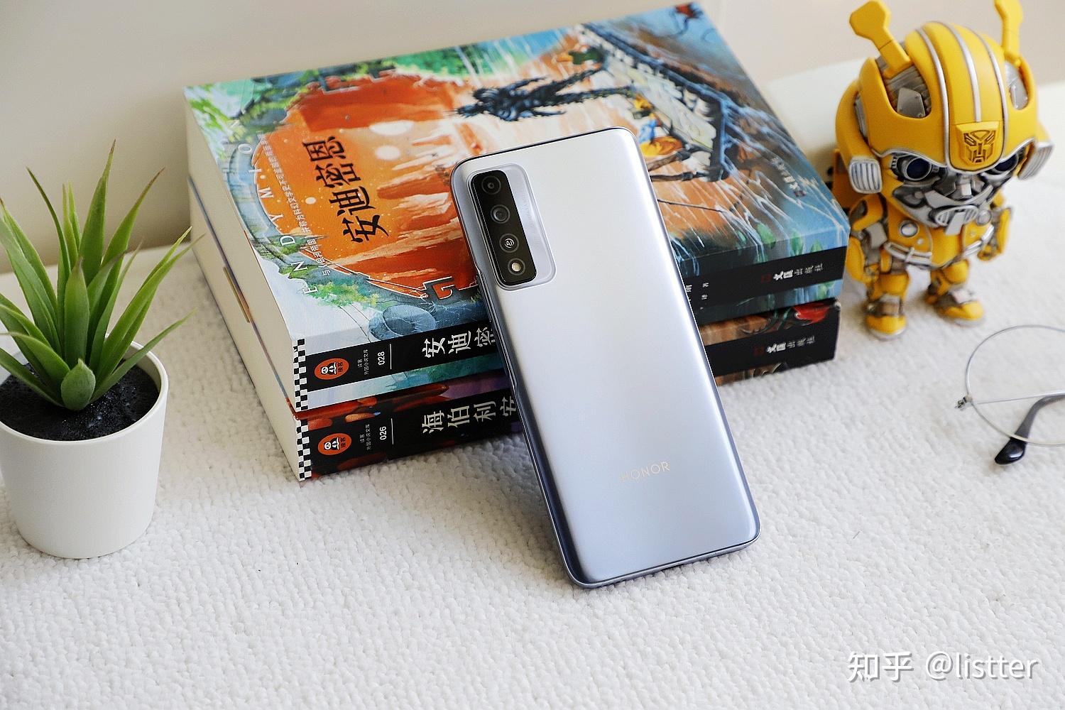 畅玩20pro与play5tpro,荣耀play5tPro 如何评价8月5日正式开启预售的荣耀play5tpro手机