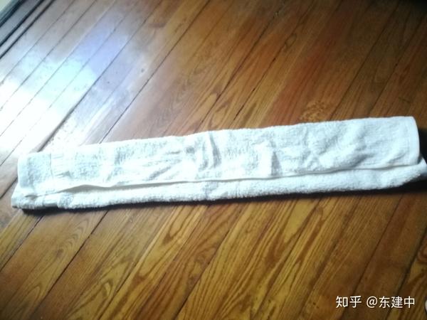 「原创」海丰阿东:拿条毛巾叠一叠,浴帽一个现成的,你