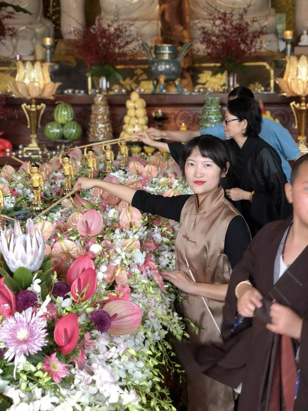 浴佛节是佛教传入中国后兴起的宗教节日,因此在浴佛节中有着很多中国