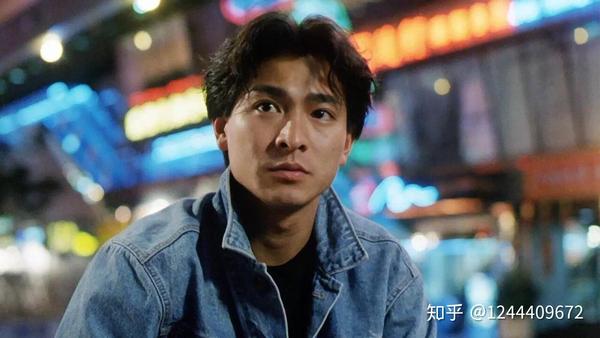 1981年进入tvb,拍摄了第一部电视剧《江湖再见》,刘德华做了香港三十