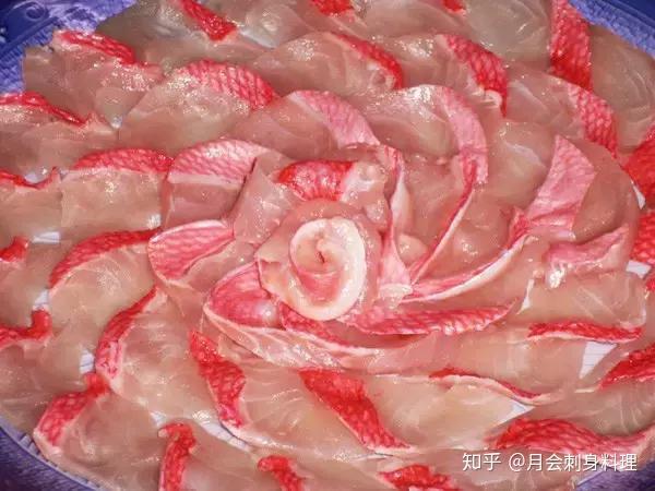 第一眼看上去跟中国南海的大眼鸡鱼很相似, 但仔细看就发现其鱼身满