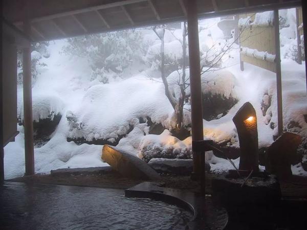 日本绝美雪景温泉,泡汤赏雪两不误!