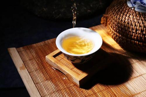 一篇文章搞懂:普洱茶闻香的目的是什么?闻香的方法是什么?