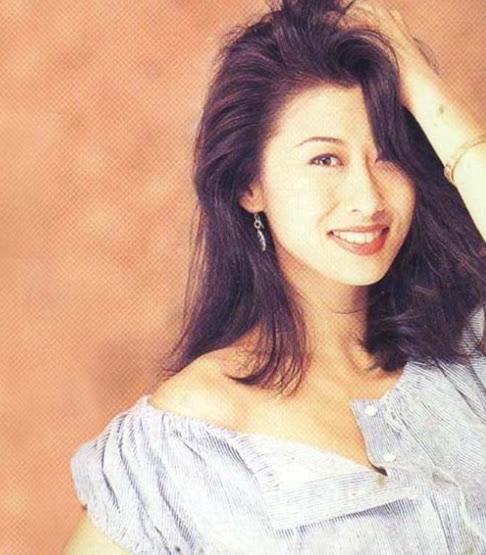 60岁叶倩文晒照庆生皱纹明显颜值仍出众称与林子祥亲如双胞胎
