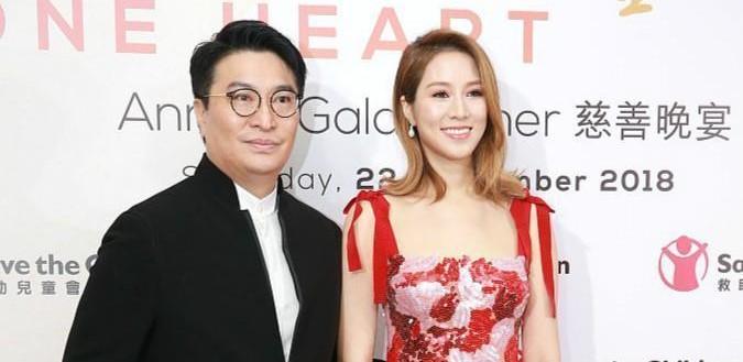 徐子淇比一般的阔太太时髦洋气,穿红色吊带裙与老公亮相,好惊艳