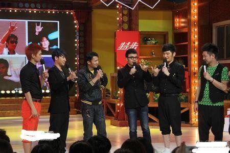 5,吴奇隆:官方身高给的是173cm,但是和170cm的黄海波站在一起,这可