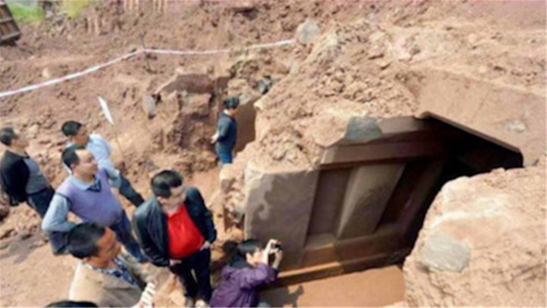 垃圾堆里挖出千年古墓里面葬着一位皇帝专家误会了他千年