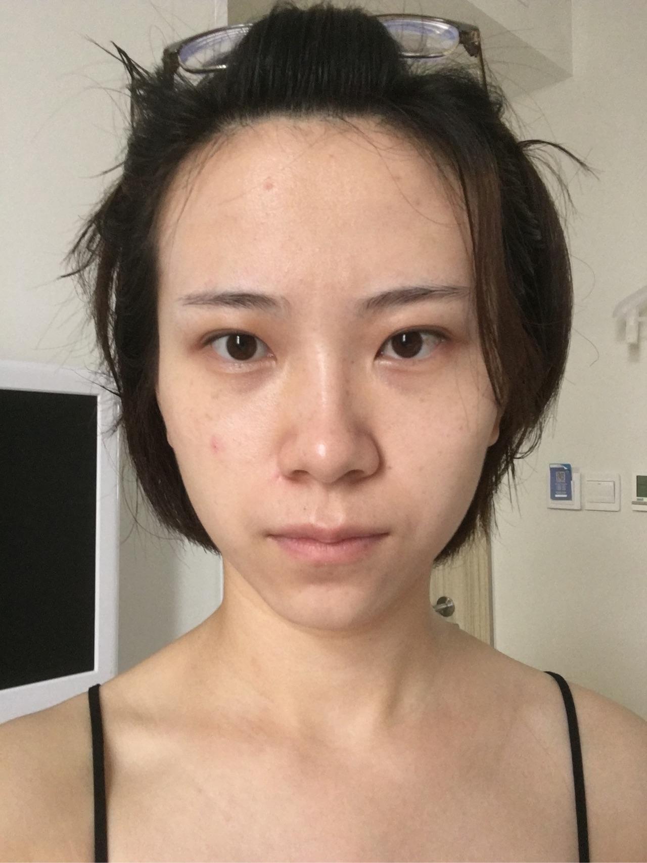 603 人赞同   那些放照片证明长得好看的人们,能不能放素颜正脸照?