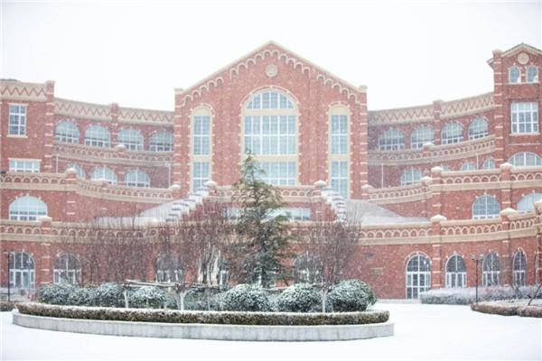 冬季限定青岛航校2020寒冬的第一场雪风景美如画