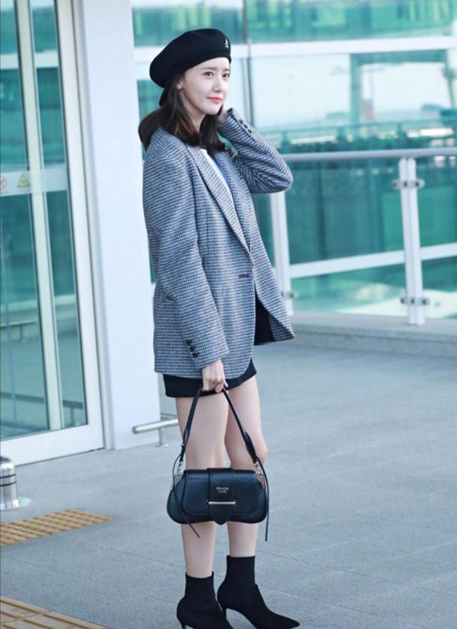 林允儿终于换风格啦把西装穿出御姐气质笑起来依旧是甜妞