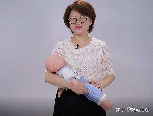 新生儿真的不能竖抱?好孕妈妈汇总新生儿正确抱法