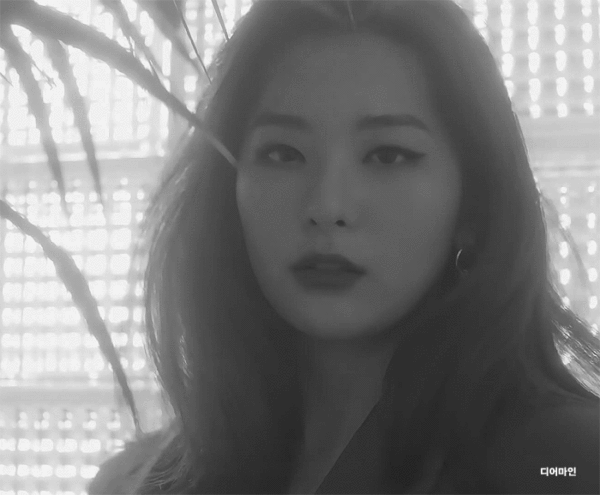 韩国女爱豆里都有哪些单眼皮的plmm?