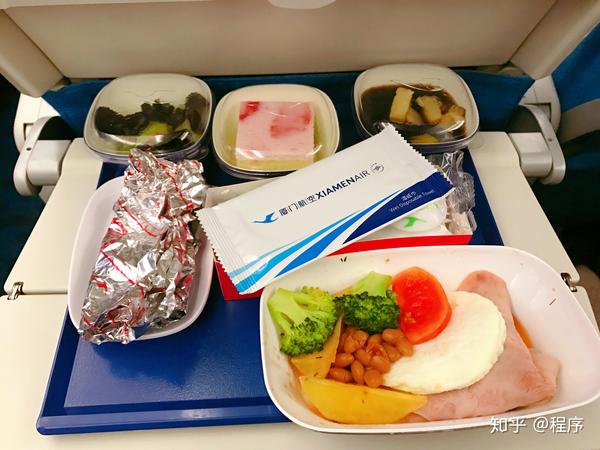 厦航飞机餐:天微亮时收到的早餐