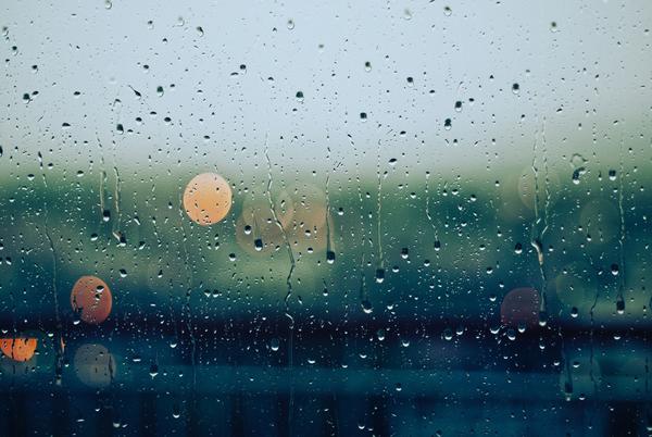 有什么很美的下雨天的动态壁纸?