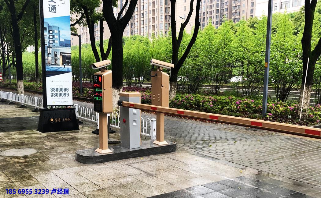 湖南益阳小区停车场系统智能道闸应用案例
