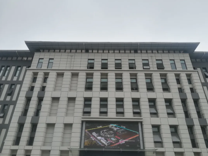 郑州四中高一新生参观开元校区 展望美好未来