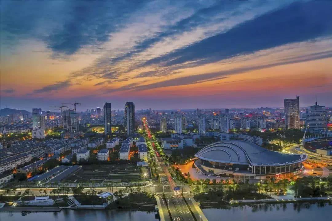 本期看点 看点一: 慈溪市以 经济排名第1,人口总量排名第2的宏观综合