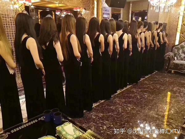 夜场美女月赚10万的试台技巧