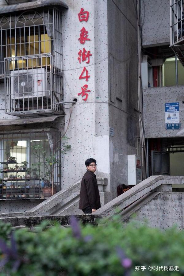 白象居,重庆人民智慧结晶,堪称最难爬的住宅