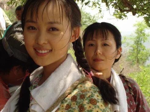8 人 赞同了该文章 刘巧珍从小生活在农村,因为其父亲对上学的陈旧