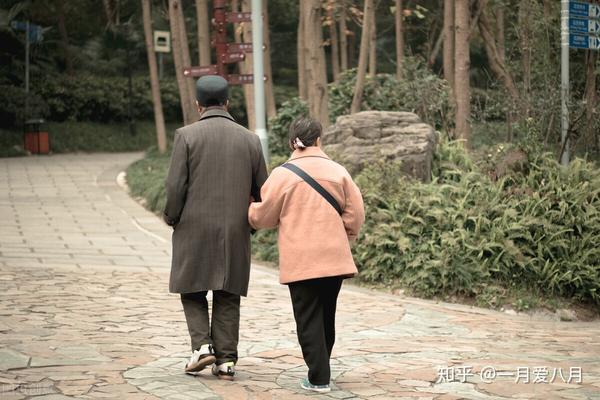 一位68岁的老人坦言老伴不在了我才知道晚年生活有多难