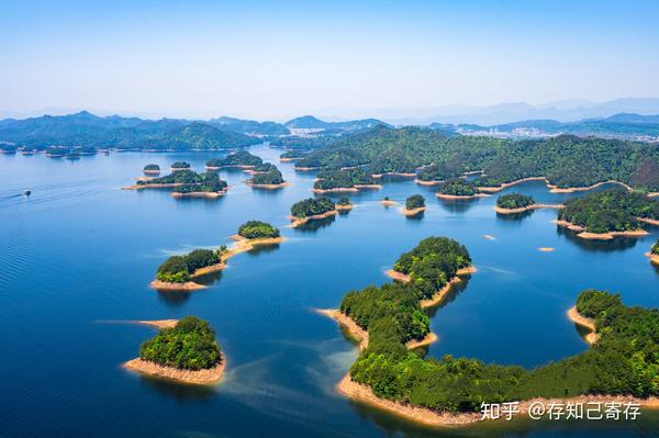 一,千岛湖景点简介 千岛湖风景区,又称新安江水库,国家