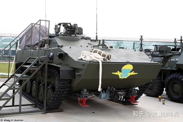 bmd-3/bmd-4/btr-md底盘的车辆都可使用第二代空降战车重装空投系统.