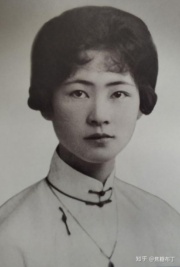 林徽因 人物简介: 林徽因(1904-1955),女,原名林徽音,汉族,福建