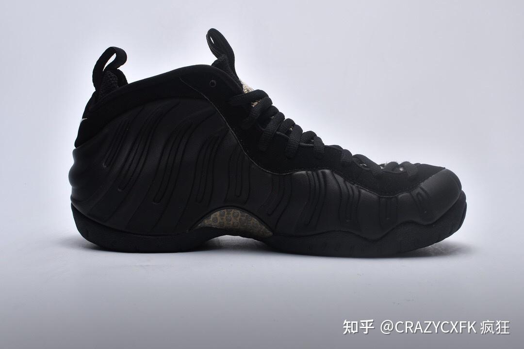 耐克喷泡黑金nikeairfoampositepro运动鞋