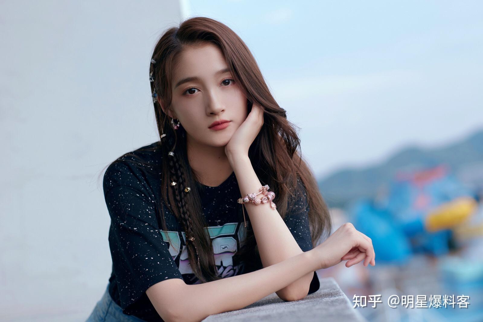 娱乐点评杨紫张艺兴谭松韵周深关晓彤成毅