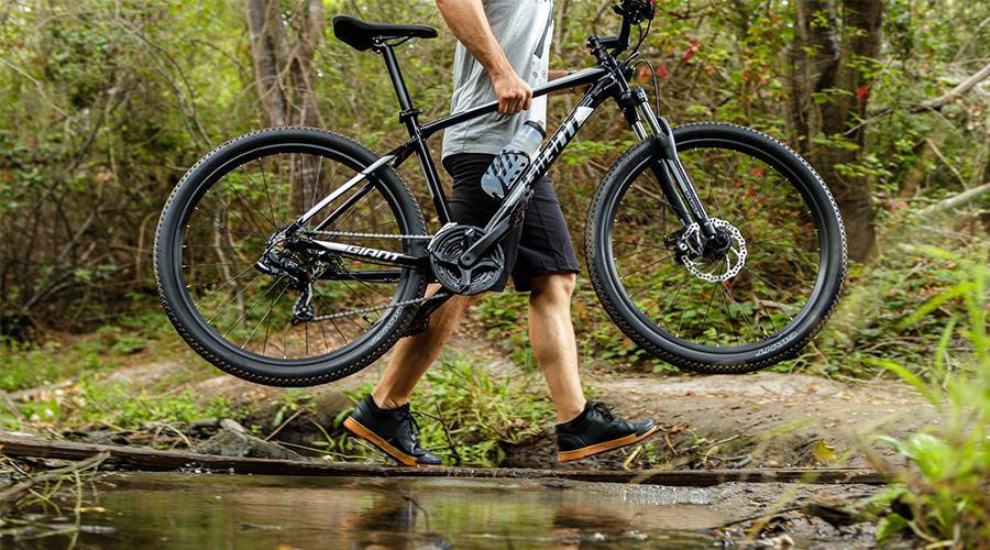 碳纤维自行车制造复杂,树脂韧性的提升也是解决设计不