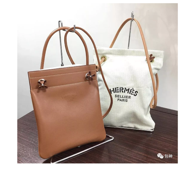 以喂马袋为原型设计的aline bag,除了皮革款外还有帆布款式