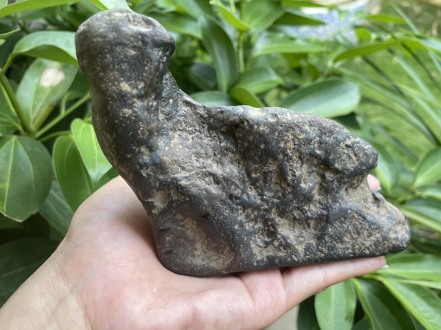 这块石头看着像陨石啊.求鉴定