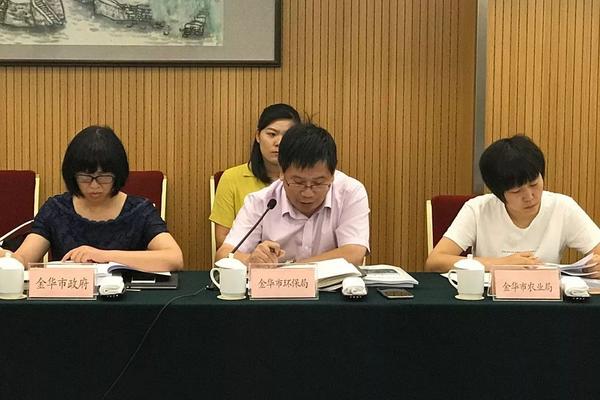 评审会上,金华市环保局领导介绍了金华生态文明建设工作进展与生态
