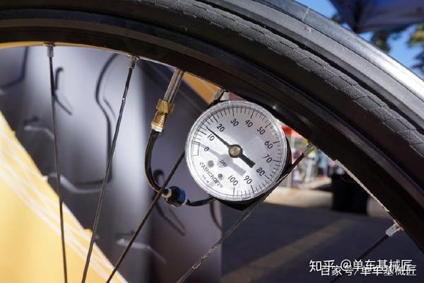 airwinder自充气自行车轮胎意味着你永远不用检查你的胎压