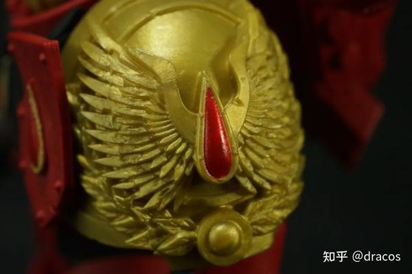 金色为塑料成型色,有一定水纹